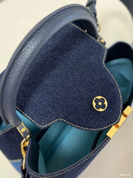 MM LOUIS VUITTON CAPUCINES 0123